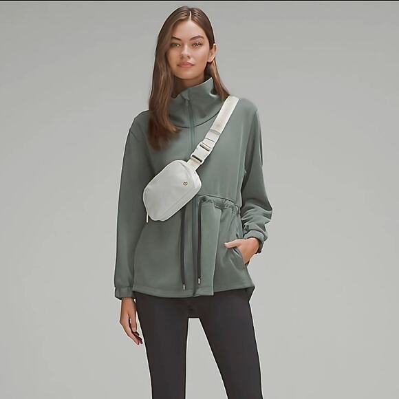 NEW Lululemon Everywhere Crossbody Belt Bag 1L Wordmark - Gray Silver and Gold - Picture 5 of 5